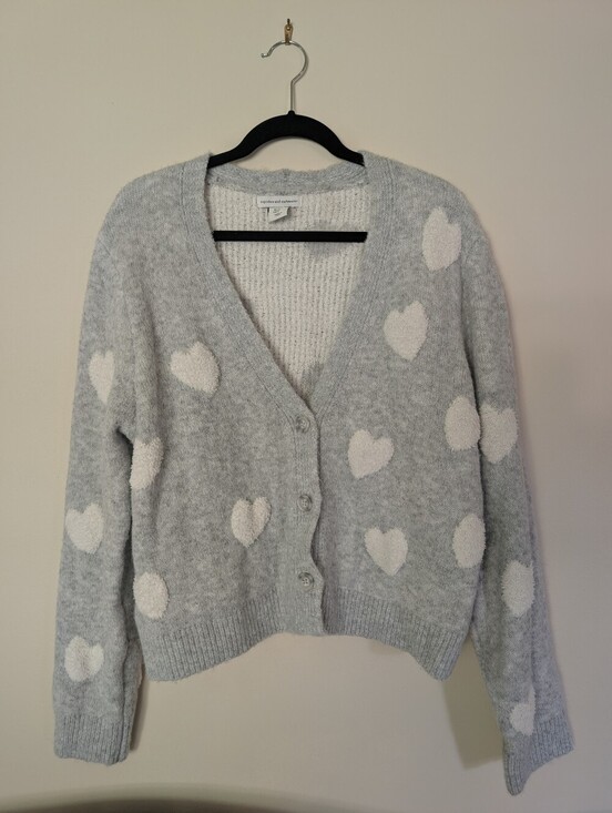 cupcakes & cashmere Sweaters - NWOT Cupcakes and Cashmere Cozy Gray Heart Pattern Cardigan Sweater